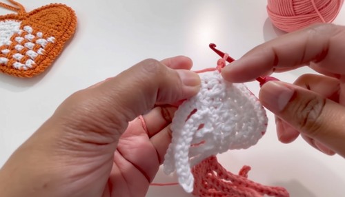 Crochet Heart Shaped Mini Pouch Pattern 6