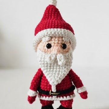 Crochet Mini Santa Doll Pattern 11