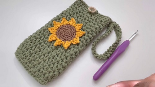Crochet Phone Cover With Sunflower Pattern 8