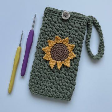 Crochet Phone Cover With Sunflower Pattern 9