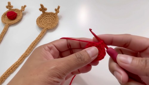 Crochet Reindeer Bookmark Pattern 6