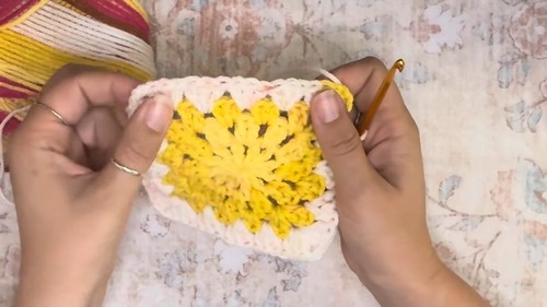 Crochet Starburst Granny Purse Pattern 4