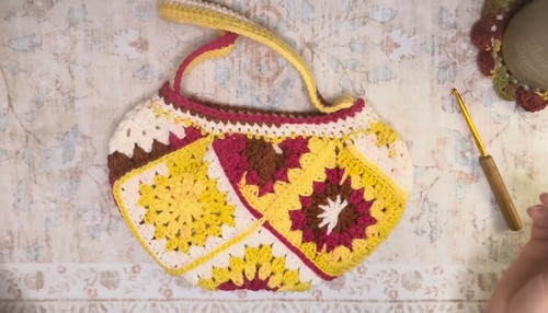 Crochet Starburst Granny Purse Pattern 8