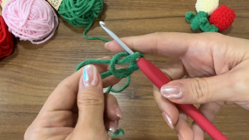 Crochet Tulip Keychain Pattern 1