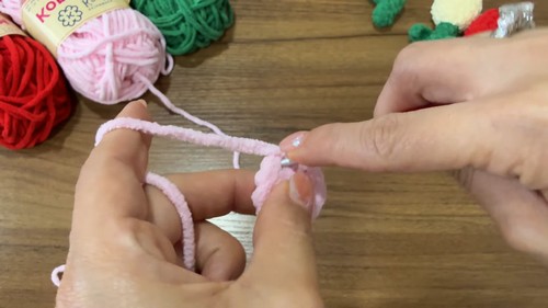 Crochet Tulip Keychain Pattern 4