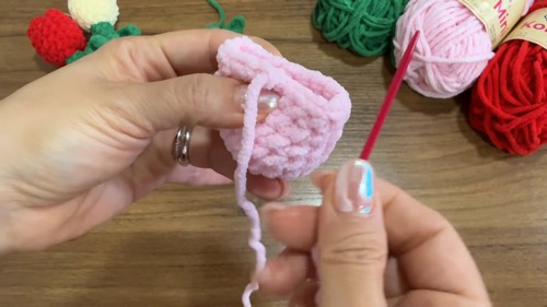 Crochet Tulip Keychain Pattern 5