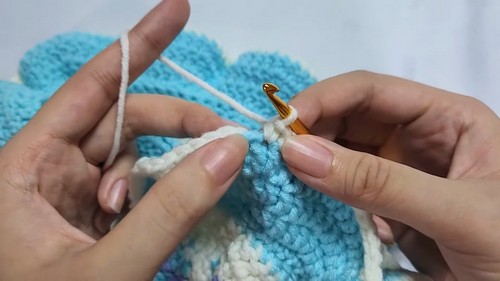 Crochet Wavy Bucket Hat Pattern 7