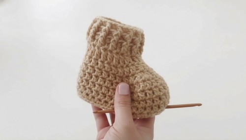 Easy Crochet Baby Booties Pattern 6