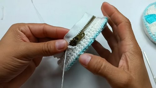 Easy Crochet Coin Purse Pattern 7