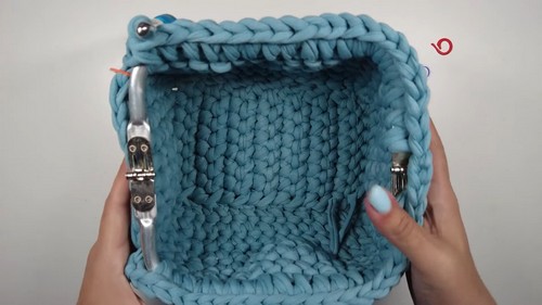 Easy Crochet Makeup Bag Pattern 6