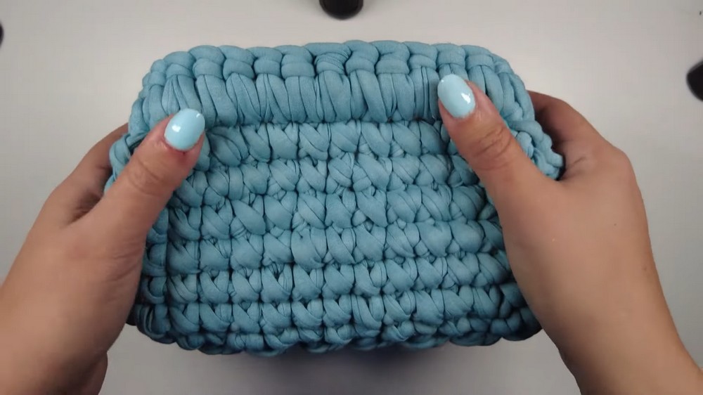 Easy Crochet Makeup Bag Pattern 8