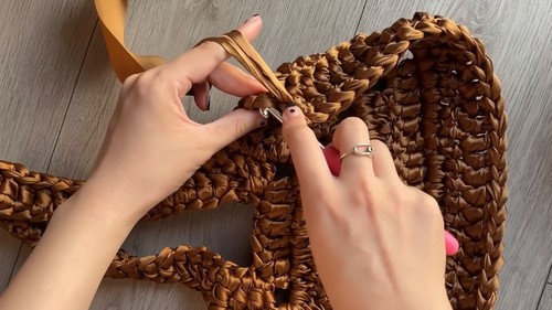 Easy Crochet Ribbon Bag Pattern 8