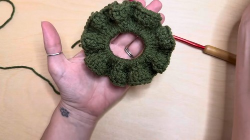 Easy Crochet Scrunchie Pattern 6