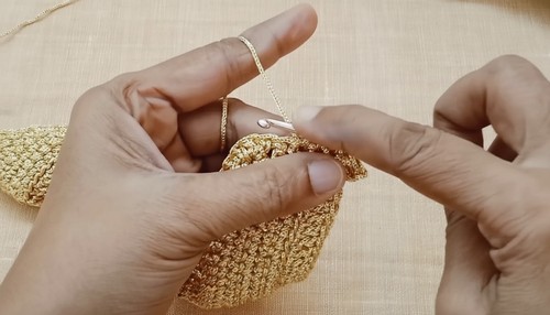 Easy Crochet Shoulder Bag Pattern 4