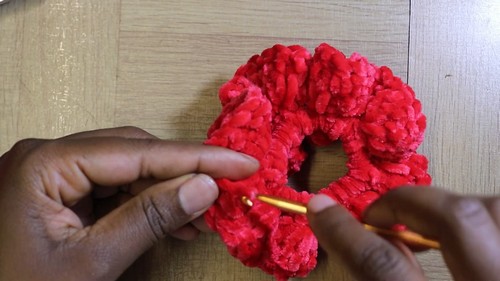 Simple Crochet Scrunchie Pattern 7