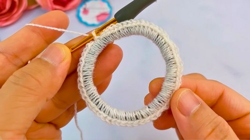 Sweet Crochet Scrunchies Pattern 2