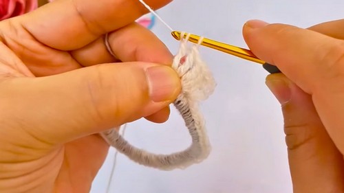 Sweet Crochet Scrunchies Pattern 3