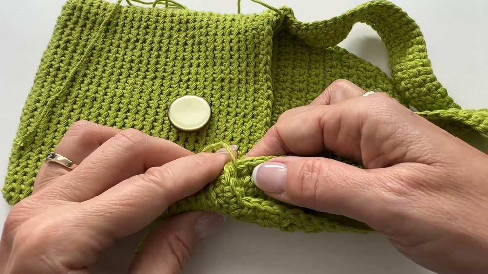 Crochet Daisy Flower Phone Bag