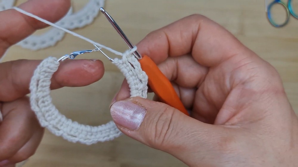 Beautiful Crochet Earrings Pattern 4