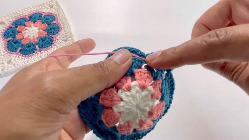 Crochet African Flower Granny Square Pattern 4