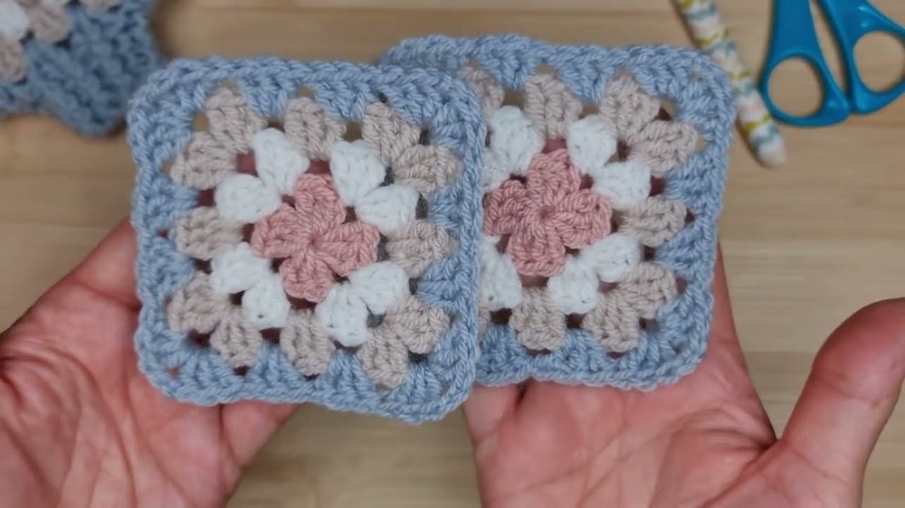 Crochet Fingerless Mittens Pattern 3