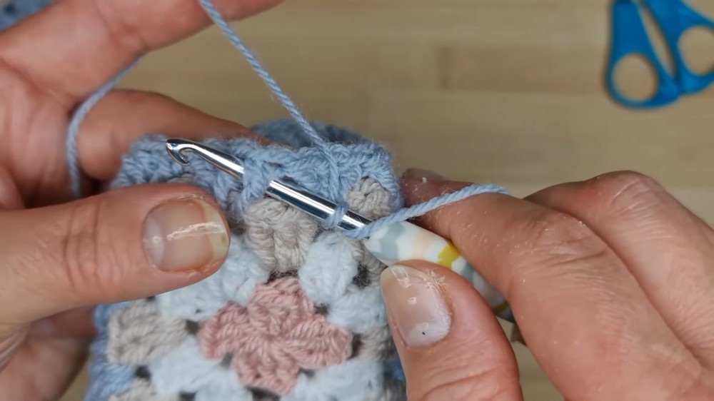 Crochet Fingerless Mittens Pattern 4