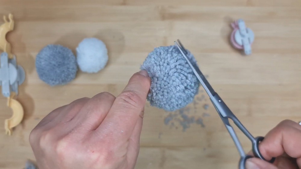 Crochet Pom Pom Christmas Wreath Pattern 2