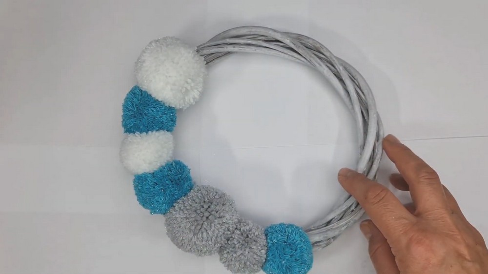 Crochet Pom Pom Christmas Wreath Pattern 3