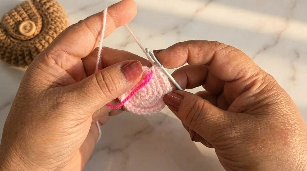 Crochet Shell Mini Coin Purse Pattern 2