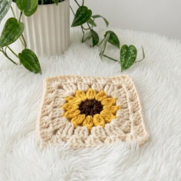 Crochet Sunflower Granny Square Pattern 6
