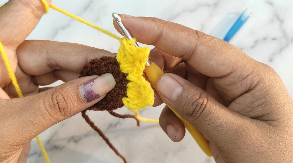 Crochet Sunflower Hair Clip Pattern 3