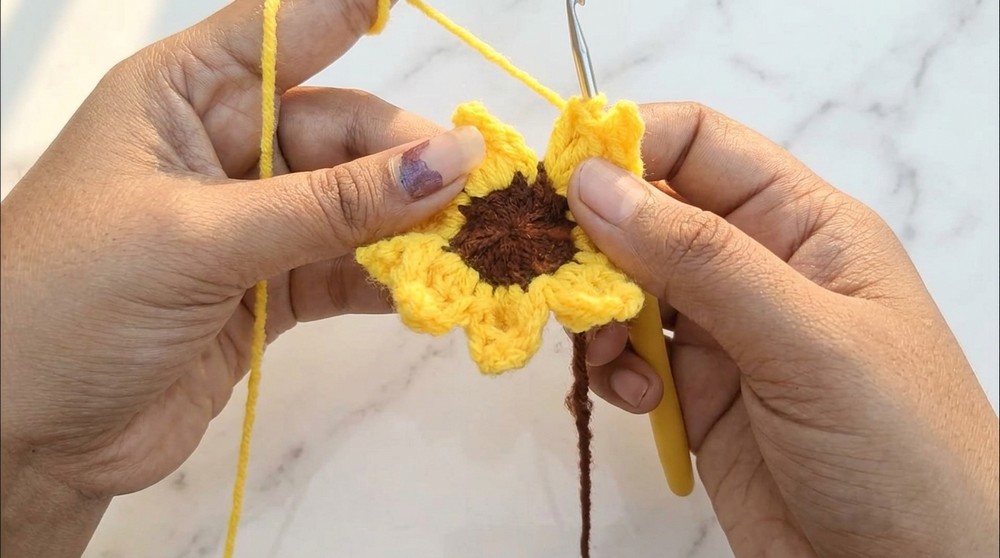 Crochet Sunflower Hair Clip Pattern 4
