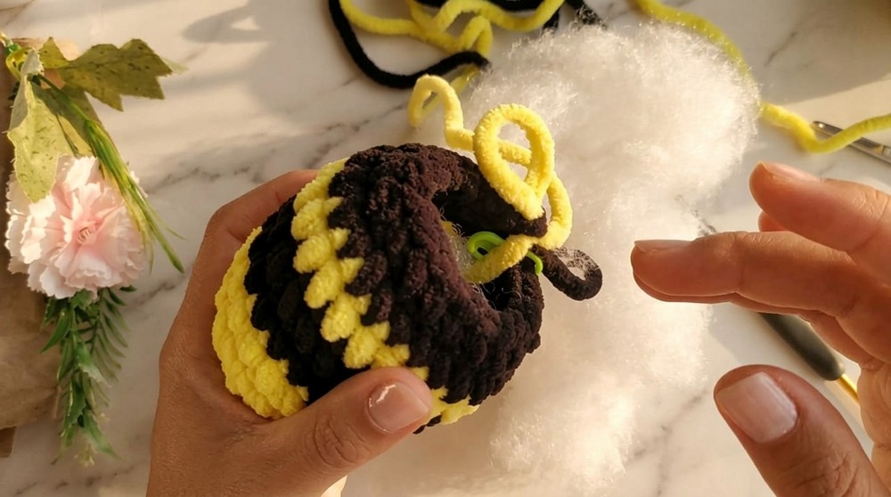 Cute Crochet Bee Amigurumi Pattern 4