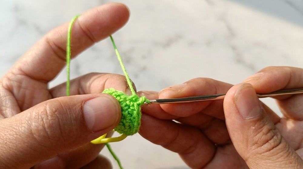 Easy Crochet Frog Keychain Pattern 5