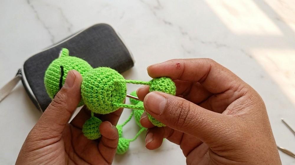 Easy Crochet Frog Keychain Pattern 6