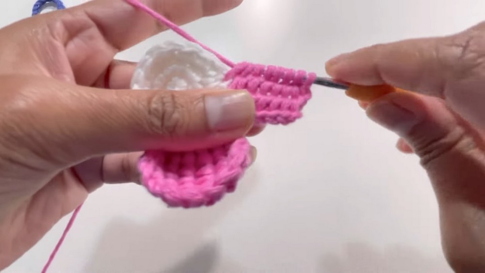 Super Crochet Flower Keyring Pattern 4