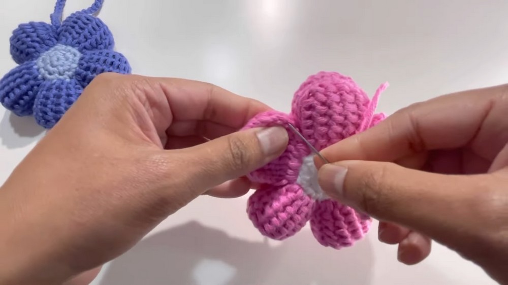 Super Crochet Flower Keyring Pattern 5