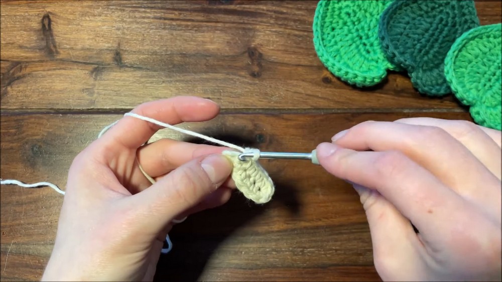 Beautiful Crochet Leaf Pattern 2