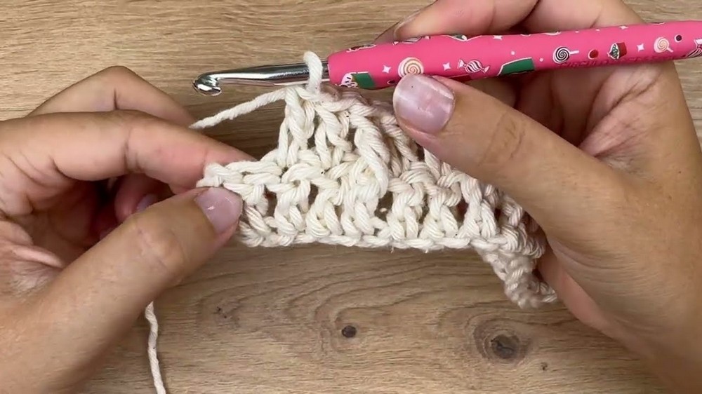 Beautiful Crochet Pillow Pattern 3
