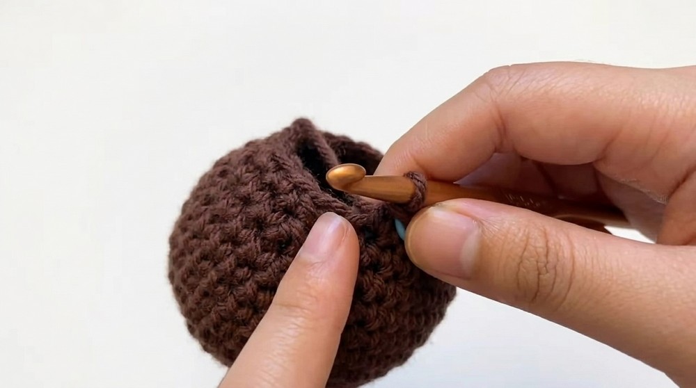 Crochet Amigurumi Desk Bunny Pattern 3