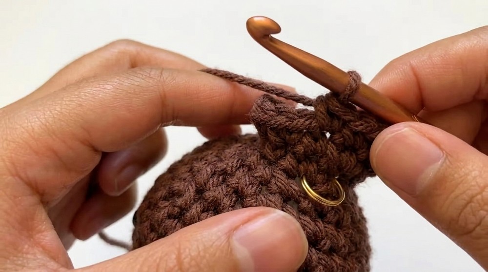 Crochet Amigurumi Desk Bunny Pattern 4