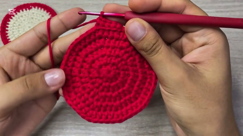 Crochet Apple Coin Purse Pattern 4