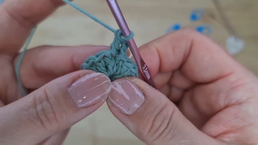 Crochet Bobble Stitch Pouch Pattern 1