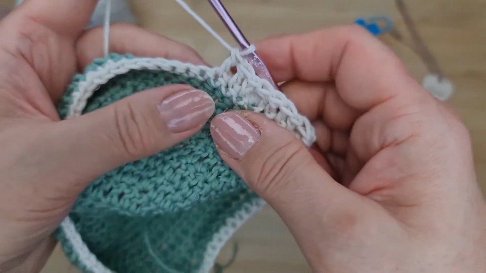Crochet Bobble Stitch Pouch Pattern 4