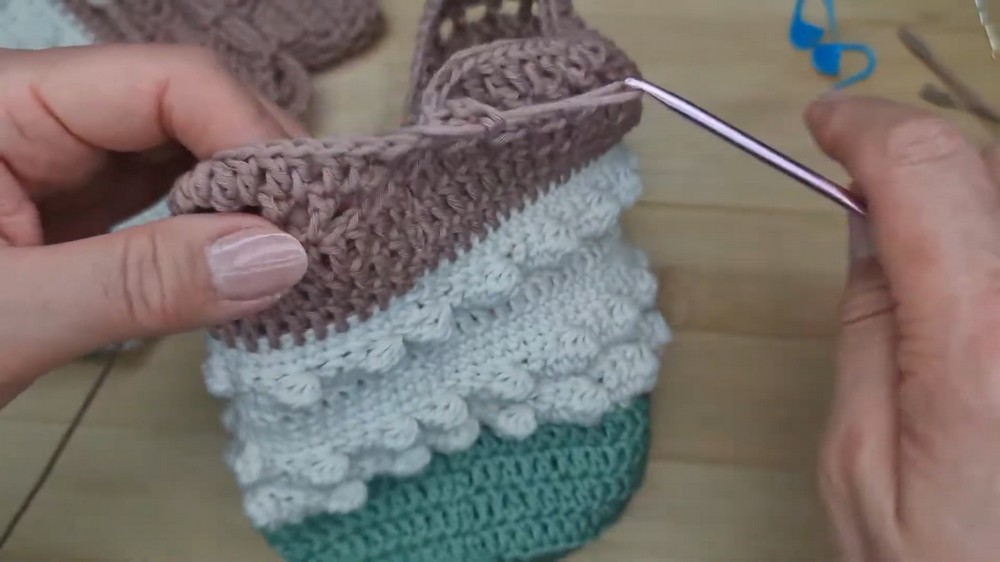 Crochet Bobble Stitch Pouch Pattern 5