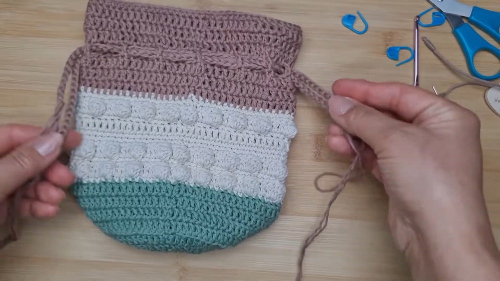 Crochet Bobble Stitch Pouch Pattern 6