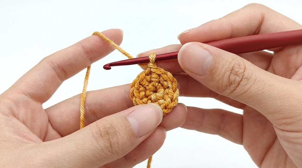 Crochet Carrot Keychain Pattern 1