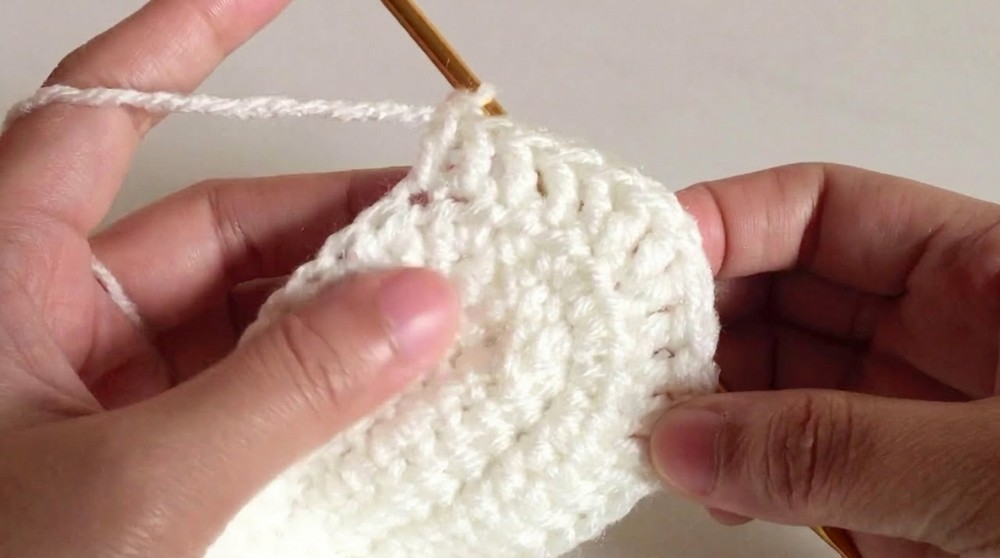 Crochet Cat Paw Fingerless Gloves Pattern 3