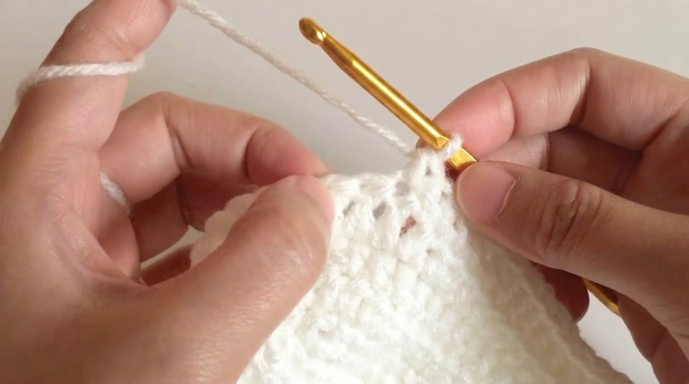 Crochet Cat Paw Fingerless Gloves Pattern 4