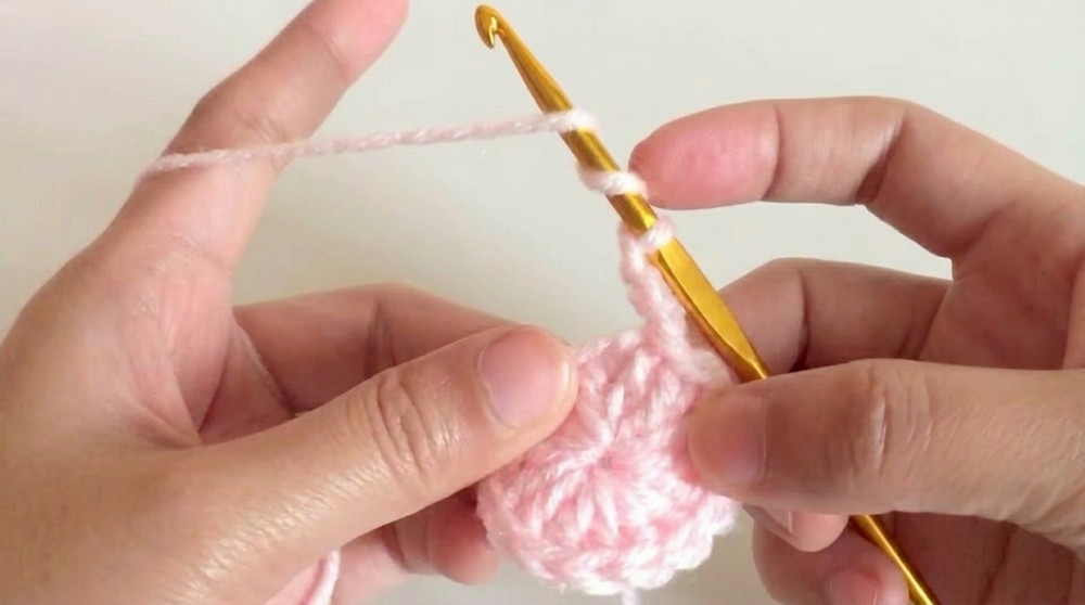 Crochet Cat Paw Fingerless Gloves Pattern 5